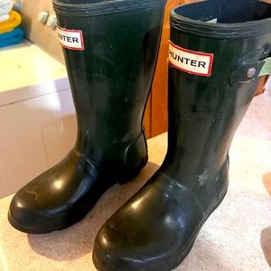 Hunter green girls hunter boots. Size 12. Work but still has life left